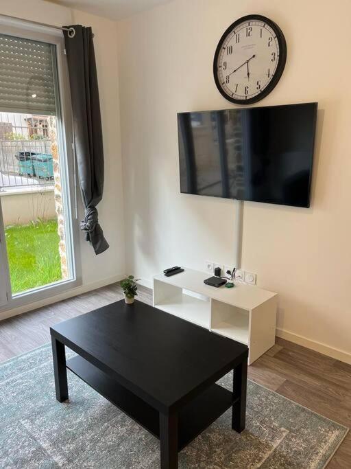 Appartement F2 De Haut Standing En Hypercentre Avec Jardin Prive A 270 M De La Gare De Mantes ! Exterior foto