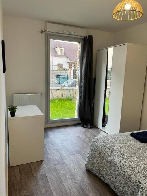 Appartement F2 De Haut Standing En Hypercentre Avec Jardin Prive A 270 M De La Gare De Mantes ! Exterior foto