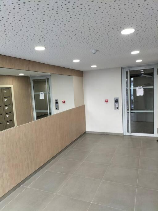 Appartement F2 De Haut Standing En Hypercentre Avec Jardin Prive A 270 M De La Gare De Mantes ! Exterior foto