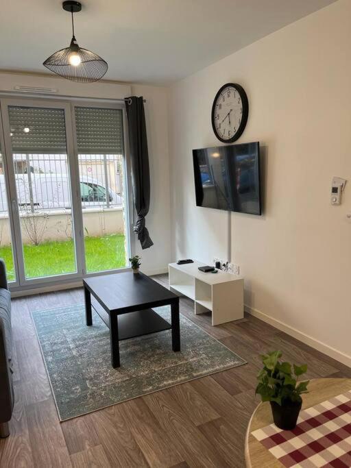 Appartement F2 De Haut Standing En Hypercentre Avec Jardin Prive A 270 M De La Gare De Mantes ! Exterior foto